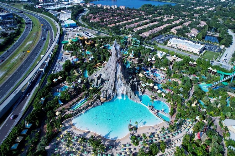 guide-to-orlando-water-parks-universal-studios-volcano-bay.jpg