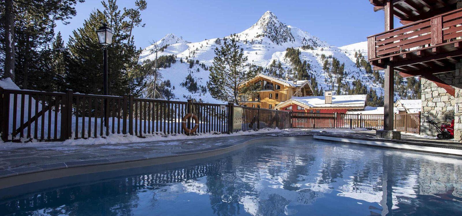 Les Arcs 2 bedroom condos, Les Arc 20 resident pool, Top Villas