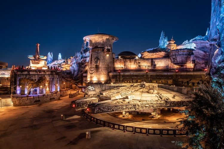 Star Wars setting of Docking Bay 7, Hollywood Studios restaurants, Top Villas