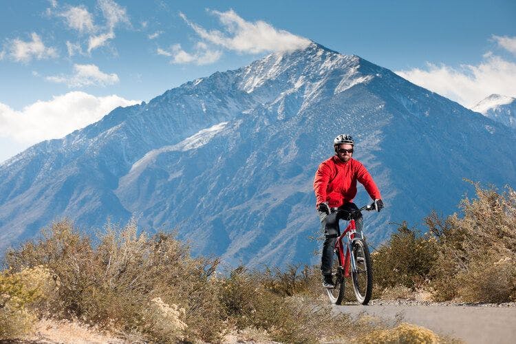 A mountain biker enjoys the scenery of Mammoth Lakes