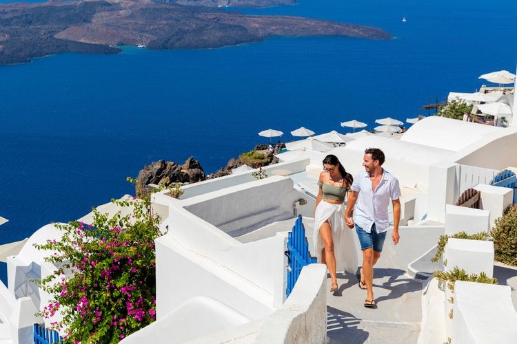Italy vs Greece, couple, Santorini, Top Villas