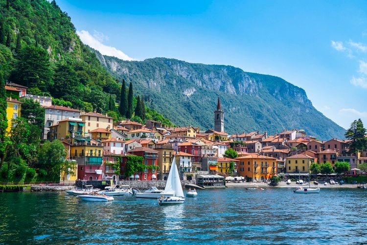 italy-vs-greece-lake-como-scenery.jpg