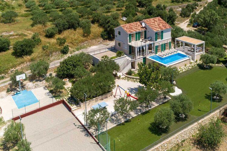Kastel Luksic 3, Croatia holidays with kids, Top Villas