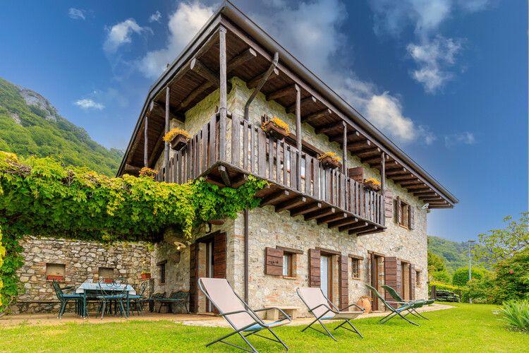 Lake Garda 3 Bedroom Villas, Lake Garda 16, Top Villas