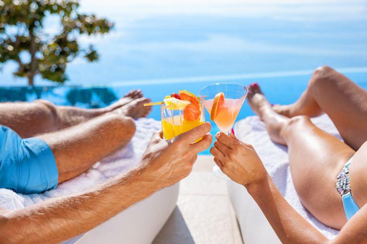 Last minute holidays, pool relaxation, faqs, Top Villas