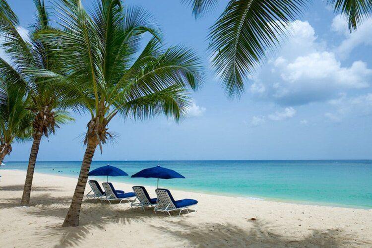 Last minute holidays to Barbados, Smugglers Cove 4, sunny beach