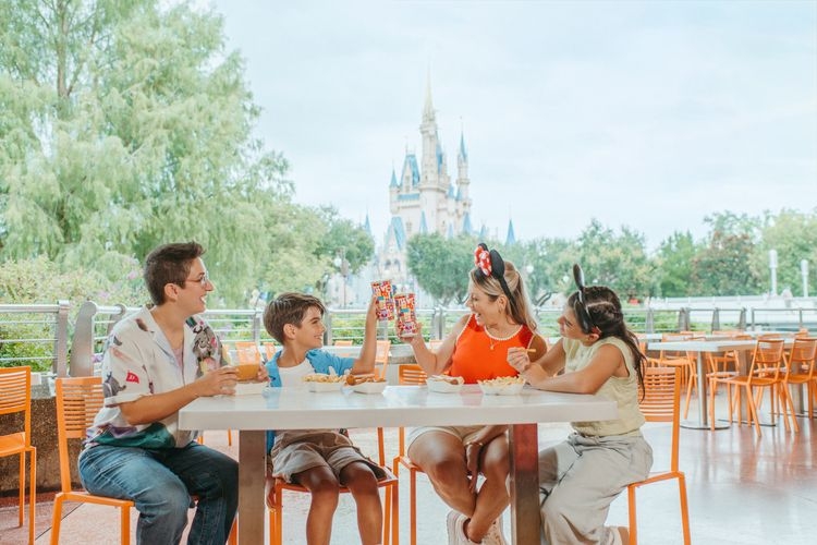 Magic Kingdom restaurants, family meal, Top Villas
