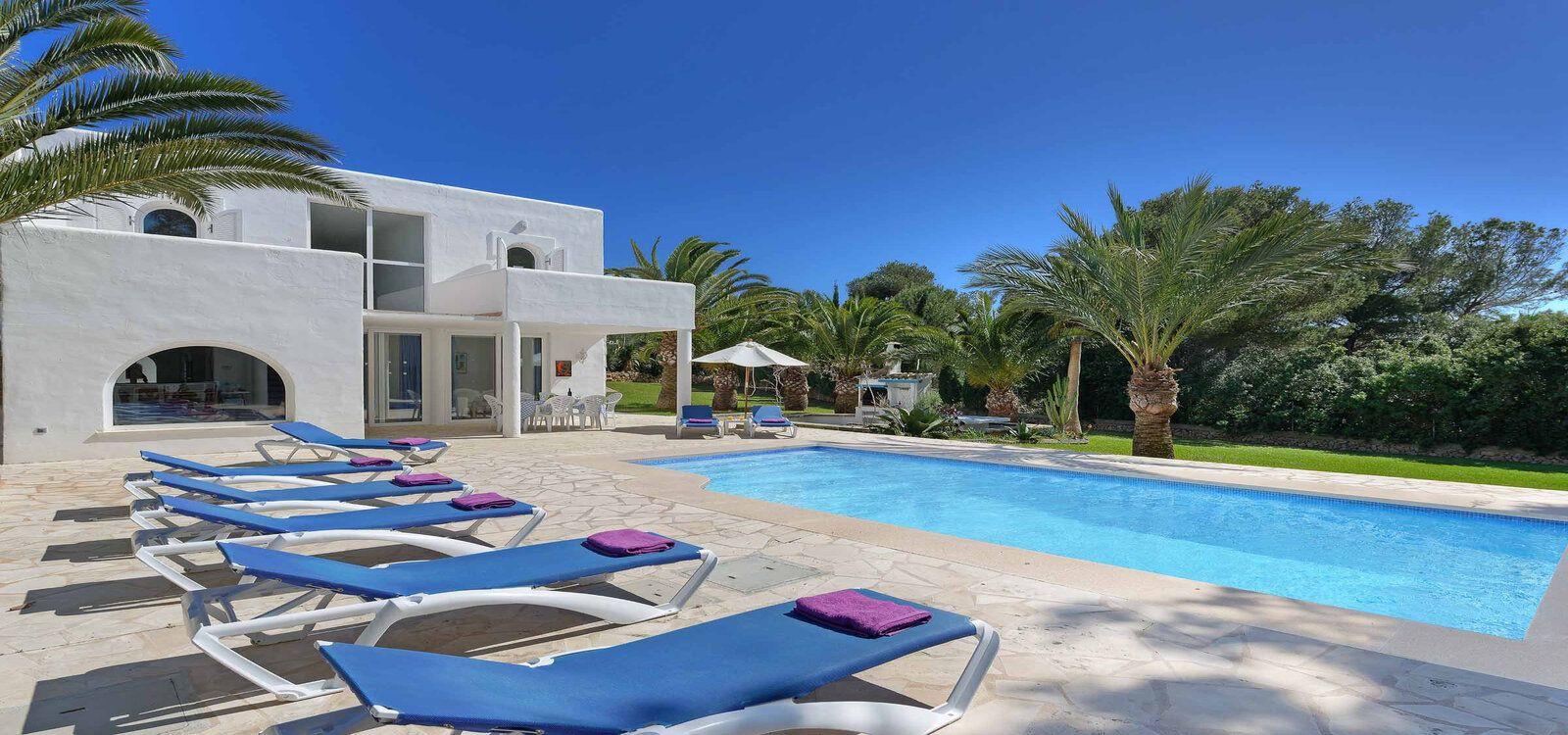 Mallorca accommodation, Casa Blanca poolside, Top Villas