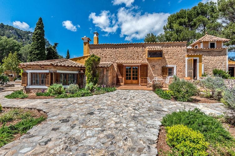 Finca Especial traditional stone vacation home in Mallorca