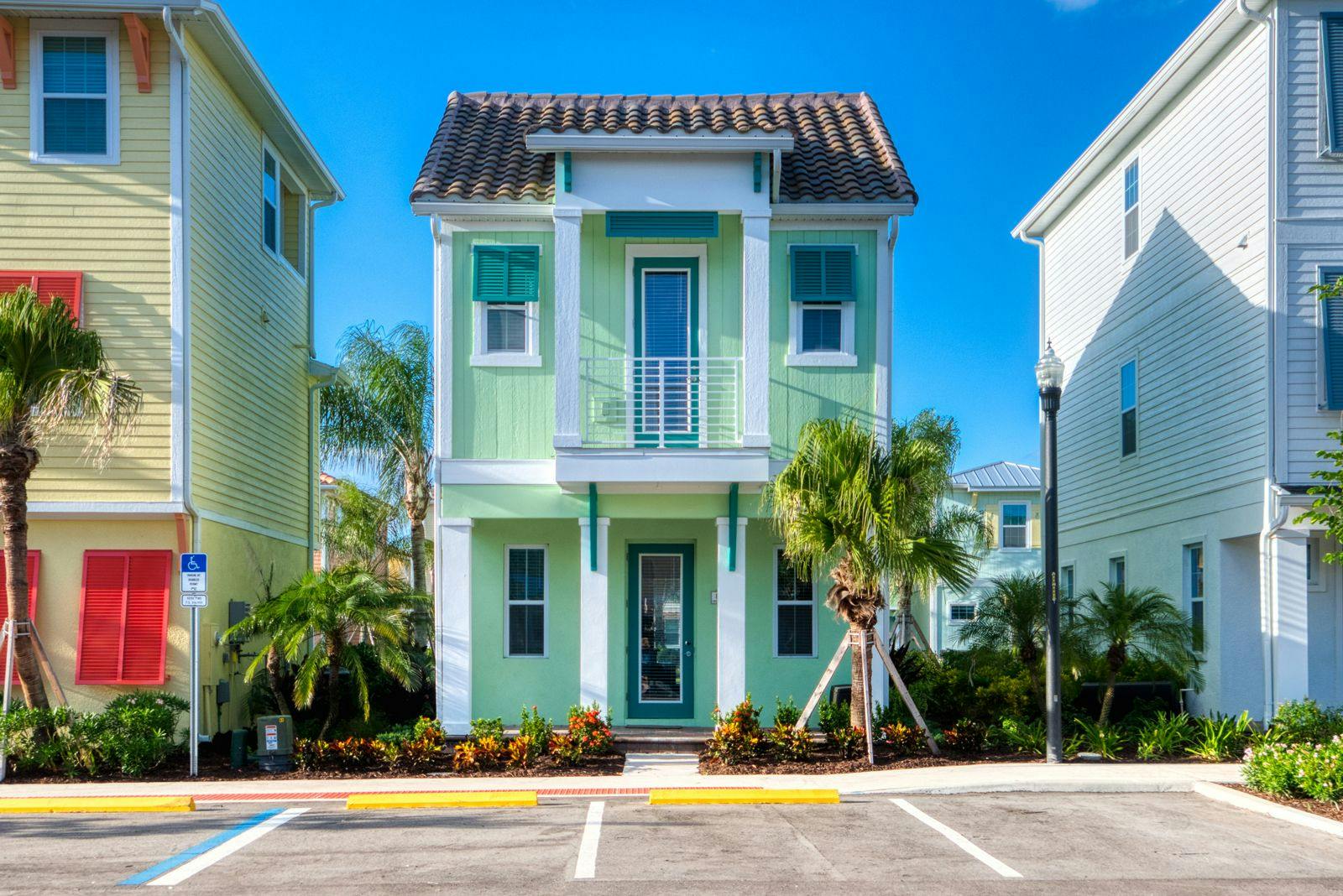 Maragritaville 100 2 bedroom vacation rentals in Orlando Florida
