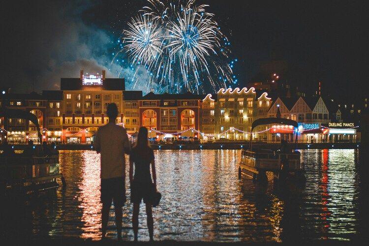 Things to do in Kissimmee at night, couple enjoy a lake stroll near Disney