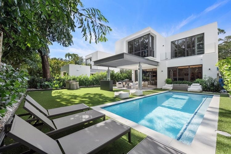 Miami 7 Miami villa for World Cup 2026 with private pool, sun loungers, and modern vacation home