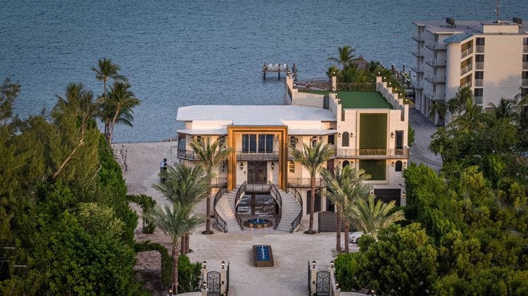 Oceanfront beach house rentals in Islamorada - Islamorada 0 large luxury villa by the sea