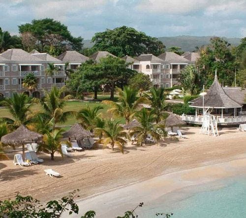 Beach in Ocho Rios with apartments on the sand