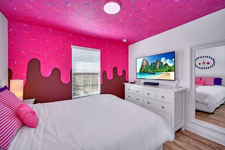 Paradise Palms Florida rentals with themed bedrooms - Paradise Palms Resort 273 donut-themed bedroom