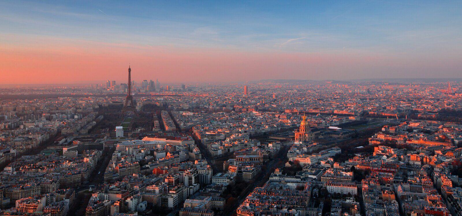 Paris accommodation, Top Villas, view of the city skyline with the Eiffel tower