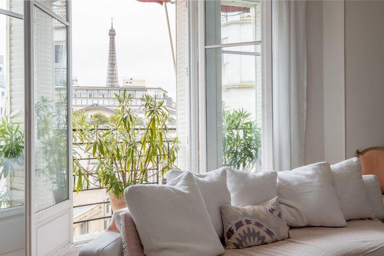 Paris short term rentals, Sophisticated Spectacle view of Eiffel tower, Top Villas