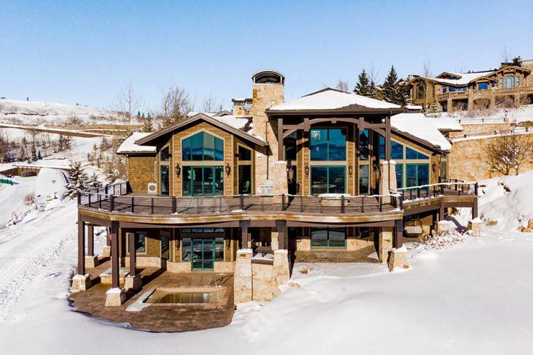 Park City 10 large cabin rental in the snow