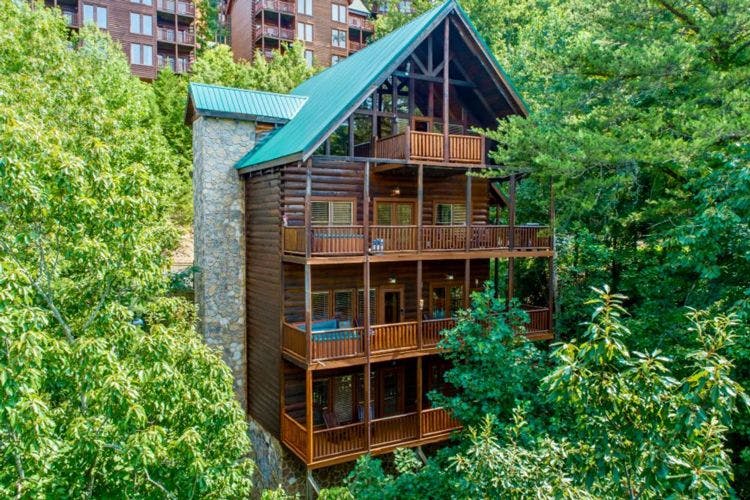 Pigeon Forge 72 dog friendly cabin with hot tub