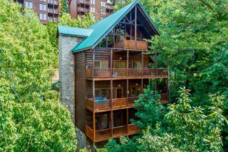 Pigeon Forge 72 dog friendly cabin with hot tub