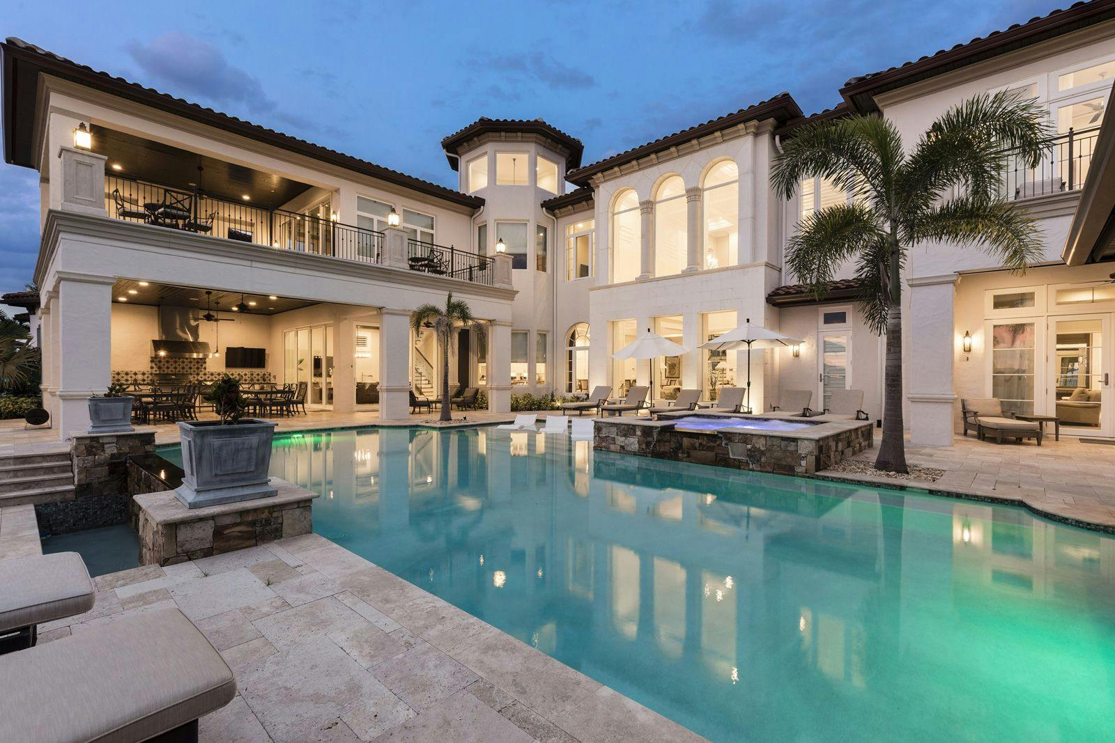 Orlando villas with pools. Reunion Resort 142 13 bedroom Orlando villa