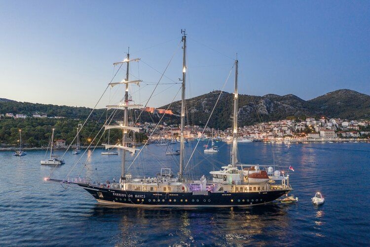Sailing holidays Croatia, coastline, luxury yacht, Top Villas