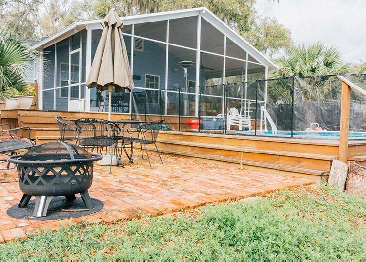 Sea Islands 1 pet-friendly vacation rental back of home and garden