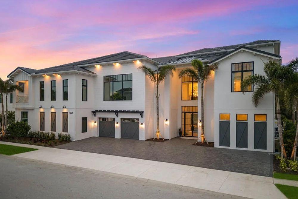 Self-catering accommodation near Disney World, Reunion Resort 7600 facade, Top Villas