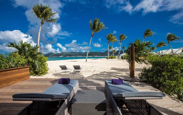 Ski Beach 1 bedroom Caribbean beachfront rental with sun loungers by the sand
