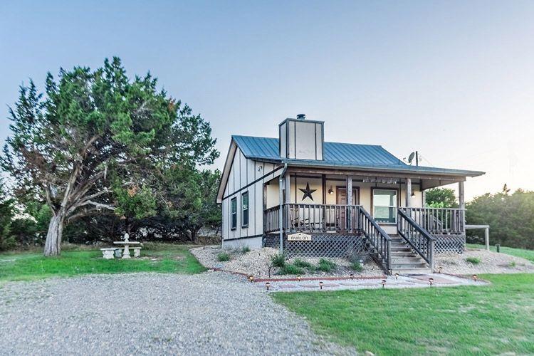 Fredericksburg 42 Texas cabin rental