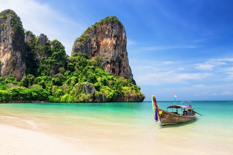 Thailand holidays best time to visit, beach and boat setting, Top Villas