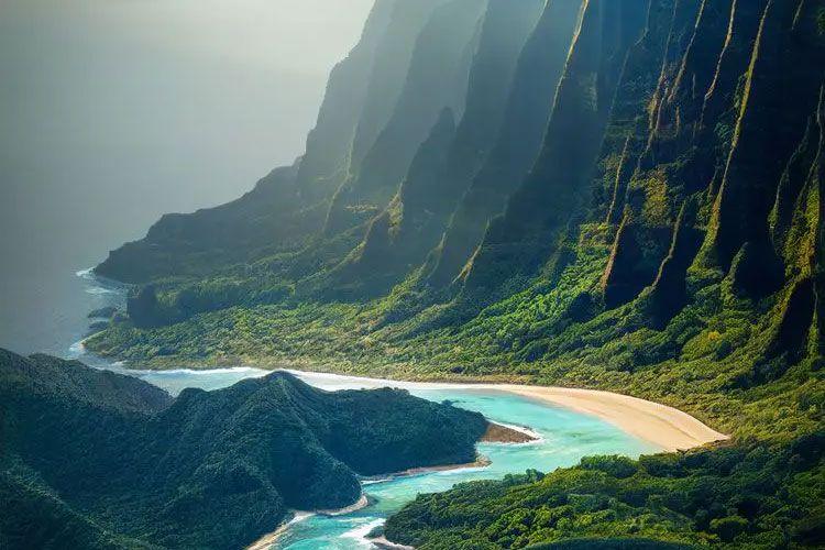 the best time to visit hawaii a month by month guide waikiki beach