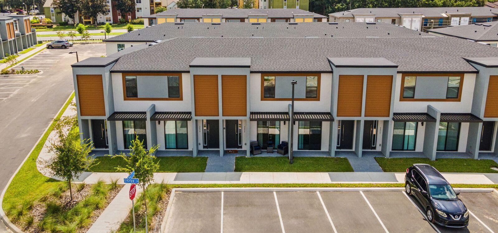 The Hub at Westside Townhome rentals, Top Villas