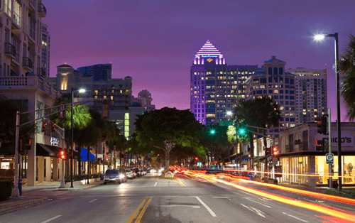 Las Olhas Avenue in Fort Lauderdale at dusk