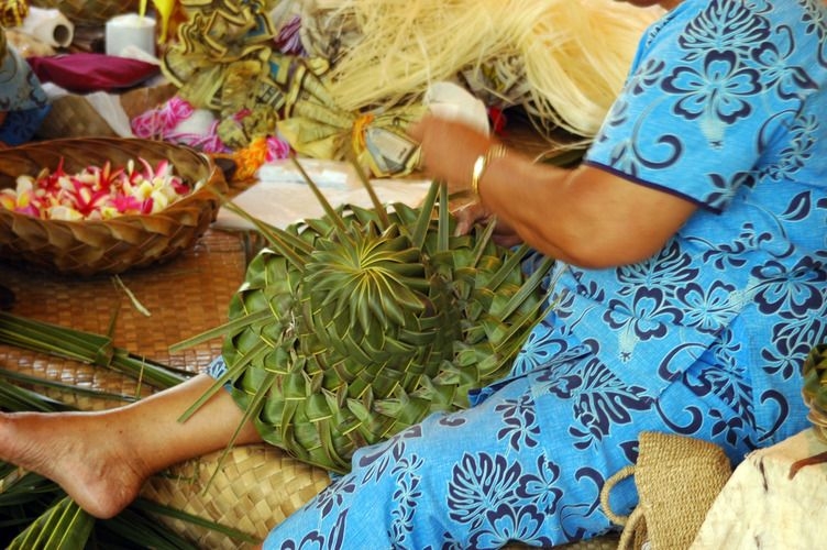 Things to do in Honolulu, crafting a hat, Top Villas