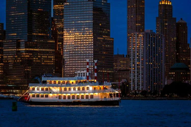Things to do in New York, dinner cruise, Top Villas