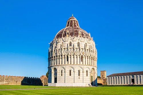 The round-domed Baptistery building in Pisa