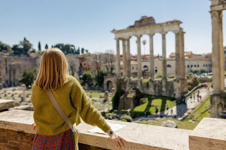 Sightseer takes in the Roman Forum