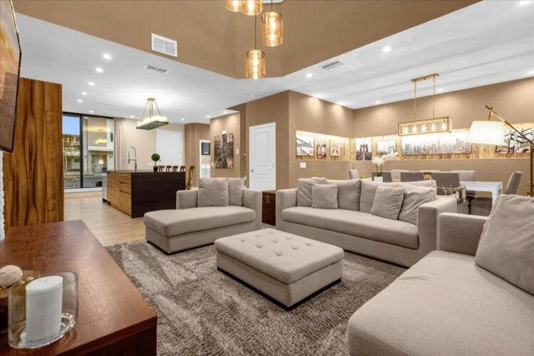 Townhomes near Disney World, Magic Village Views 17 living room