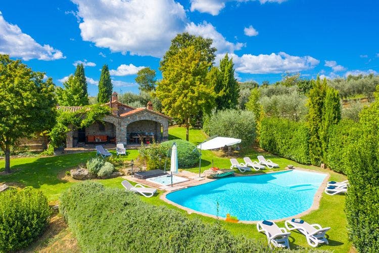 Umbria villa rental with pool - Villa Casale Silvia farmhouse style villa with outdoor pool and gardens
