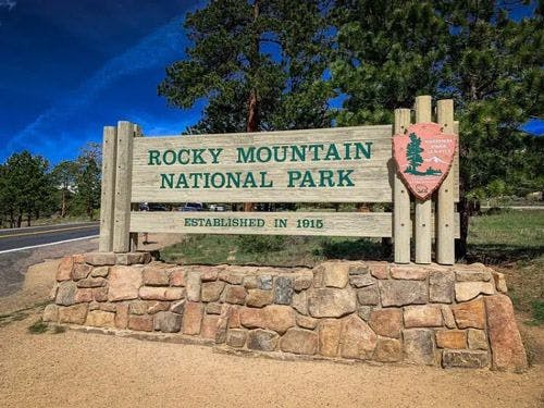 Sign at the entrance of the Rocky Mountains National park