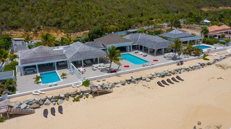 Villa rentals near Terres Basses beaches - La Perla Estate on a white sand beach