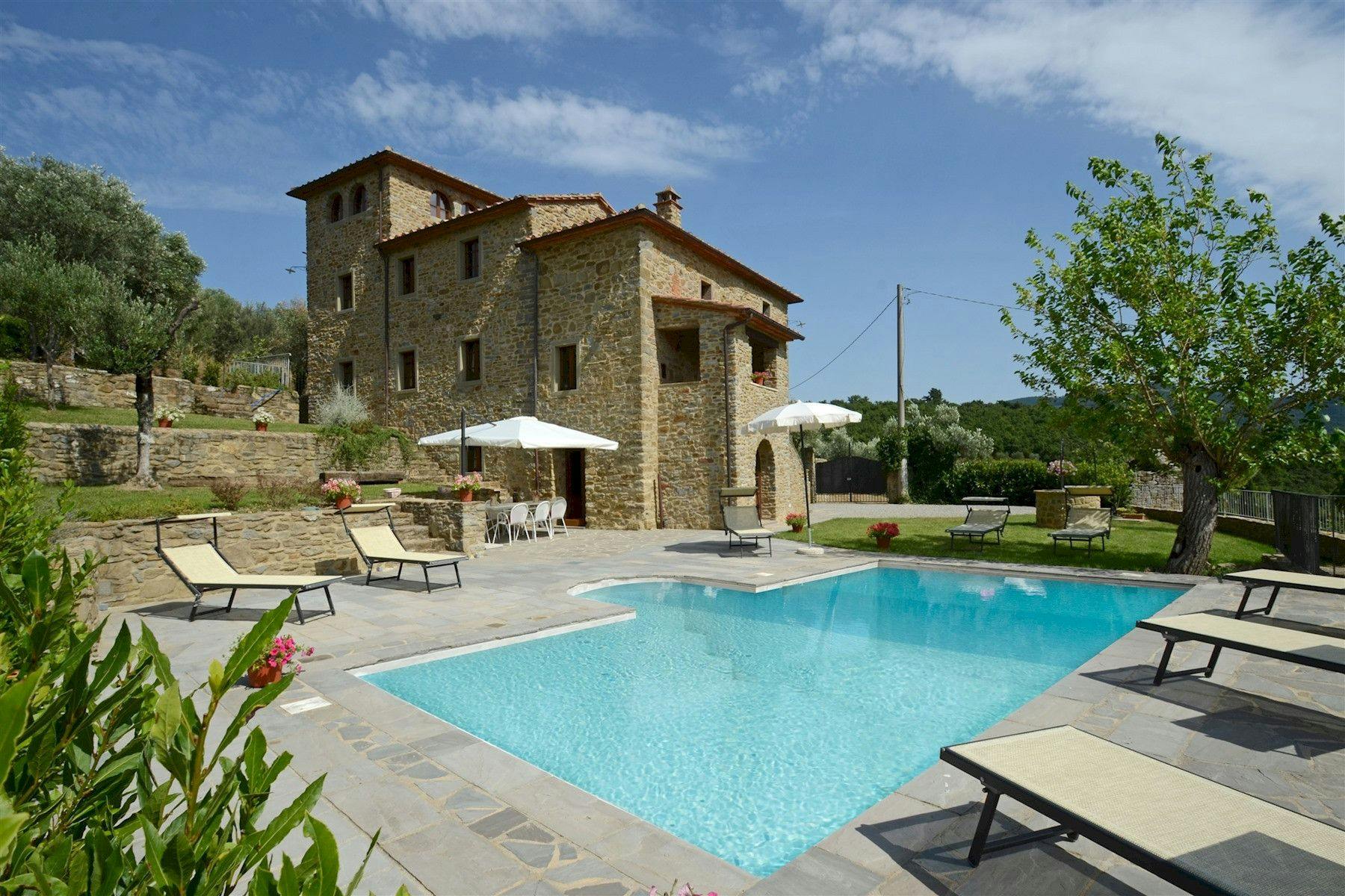 Villas in Arezzo with beautiful pools Torre La Ripa traditional farmhouse-style home with outside pool