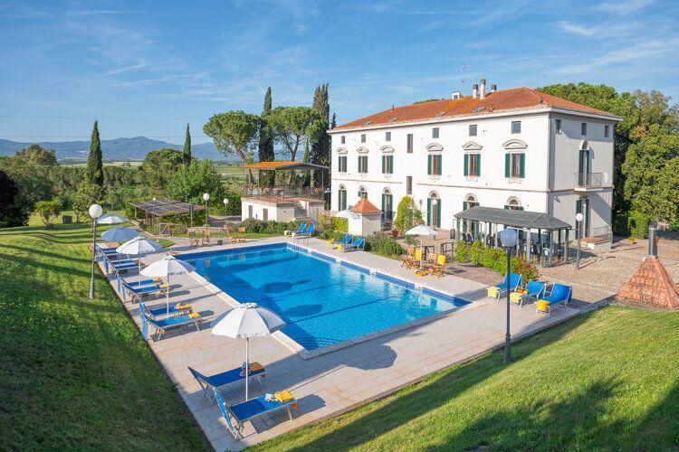 Villas in Europe for large groups, Villa Croci in Italy