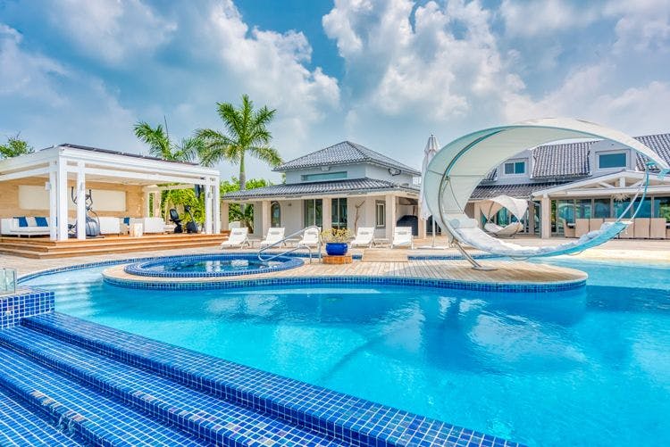 Villas in Plum Bay with unbelievable pools - C'est la Viw luxury villa with large outdoor pool, hot tub and seating