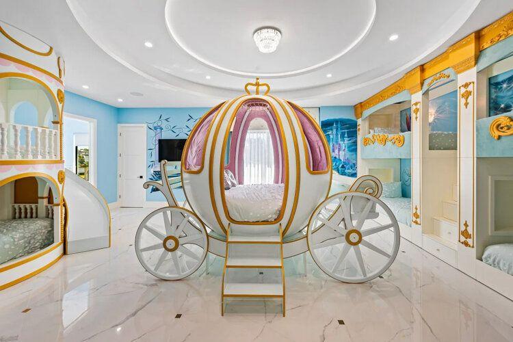 Villa near Magic Kingdom Reunion Resort 18000 Cinderella-themed bedroom, carriage, Top Villas