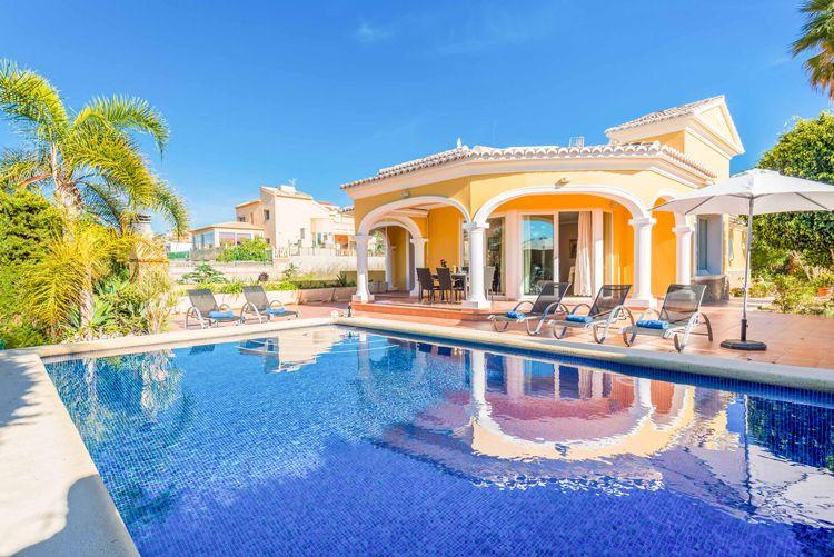 Villas to rent in Costa Blanca for family vacations - Villa Casanova beautiful home with large pool and sun loungers