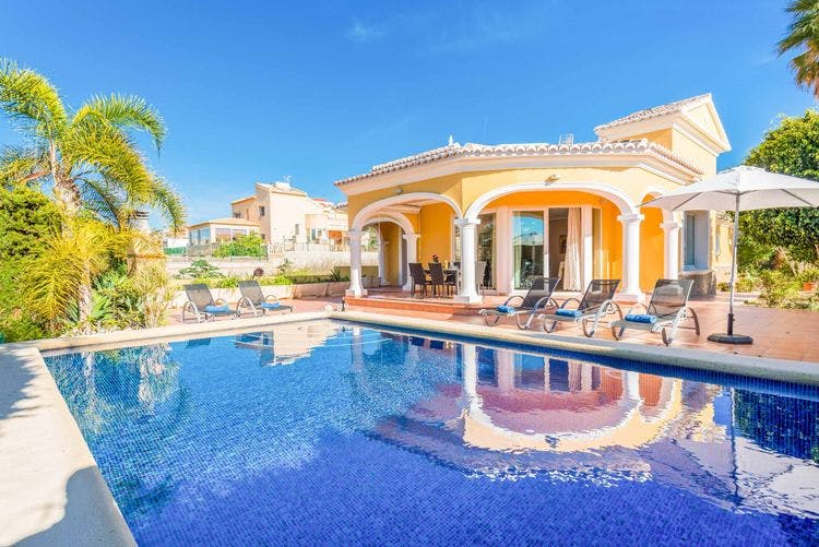 Villas to rent in Costa Blanca for family vacations - Villa Casanova beautiful home with large pool and sun loungers