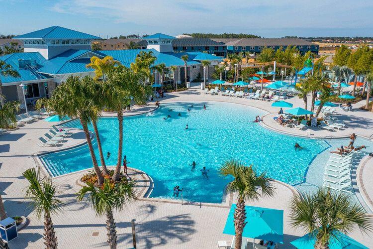 Windsor Island Resort vs Villatel Village, resort pool at Windsor Island Resort, Top Villas