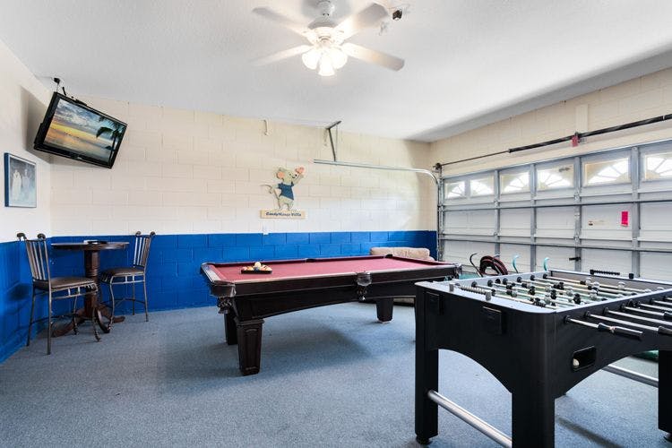 Windsor Palms Resort vacation rentals with games rooms - Windsor Palms 77 game room in garage with pool table, foosball and television